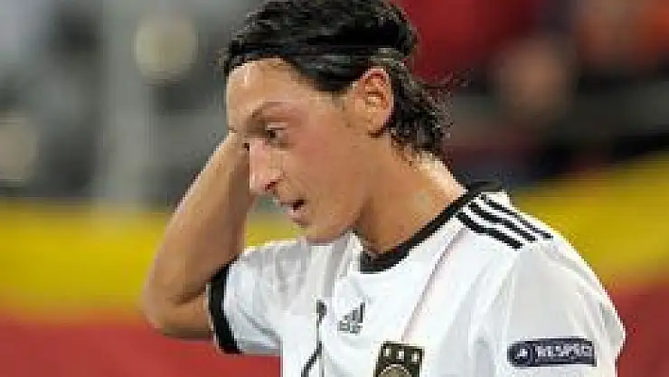 Mesut Özil'den Türkiye ayıbı