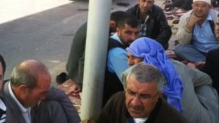 Yüzlerce Türk Irak'ta alıkonuldu