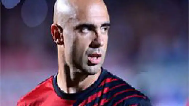 Yönetim Cris'in biletini kesti