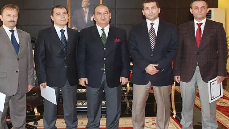 Kaymakamdan eski Başhekim'e başarı belgesi