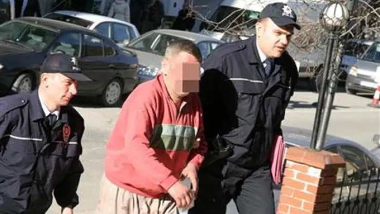 Eşine ve kızına kötü muamele iddasıyla gözaltına alındı