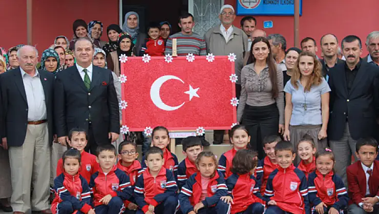 Türk Bayrağı Bütün Köyü Birleştirdi