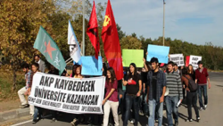 Öğrenciler Yök'ü Protesto Etti