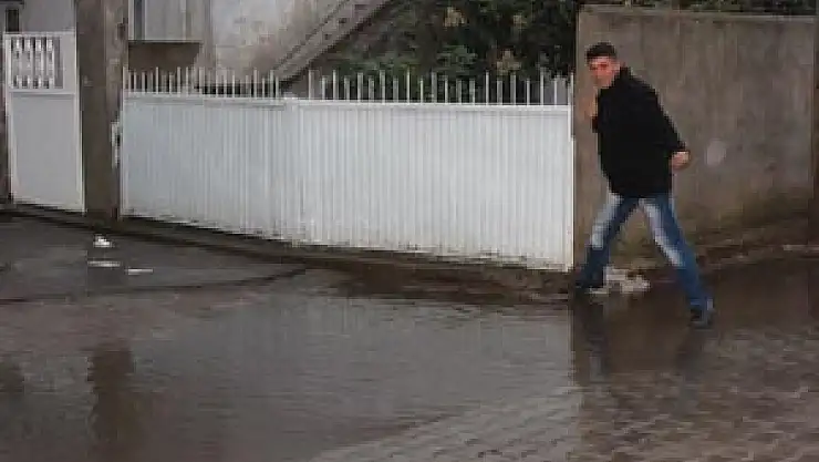 'Evimizi su basıyor kimse ilgilenmiyor'