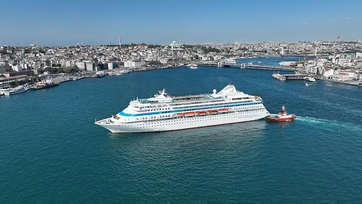 193 Metrelik Dev Yolcu Gemisi Astoria Grande İstanbul'a Demir Attı