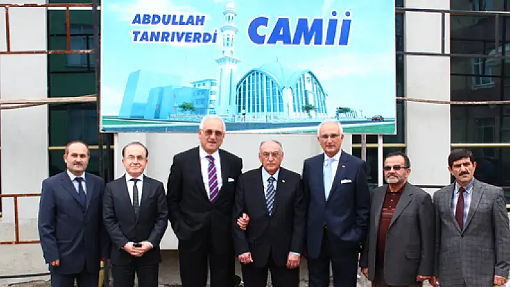 Tanrıverdi Kardeşler Cami inşaatını gezdi