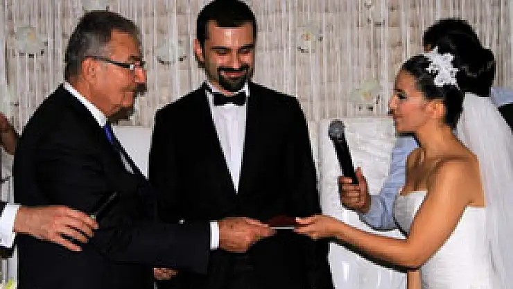 DENİZ BAYKAL, NİKAH ŞAHİDİ OLDU
