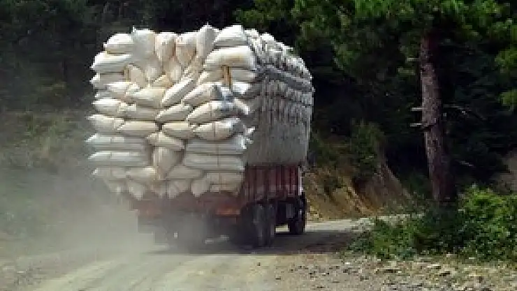 Hayvancılar Güneydoğudan Saman Taşıyor