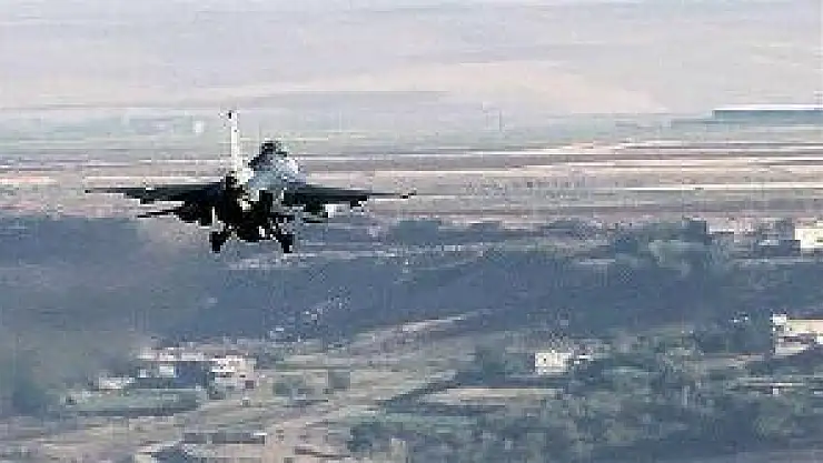 Savaş uçakları PKK kampını vurdu