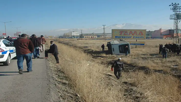 Otobüs şarampole uçtu: 25 yaralı