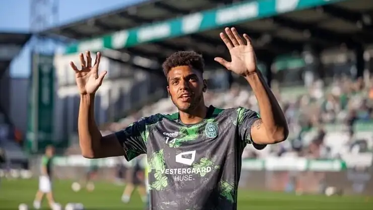 2.02'lik Dev Forvete Çifte Kanca!