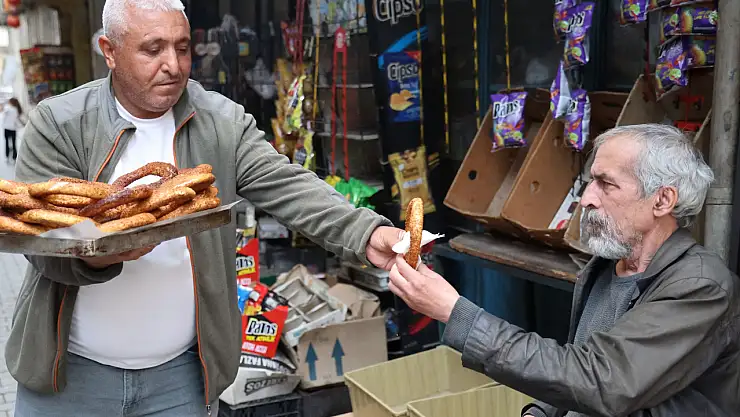 20 yıl simit sattı, 49 yaşında atandı