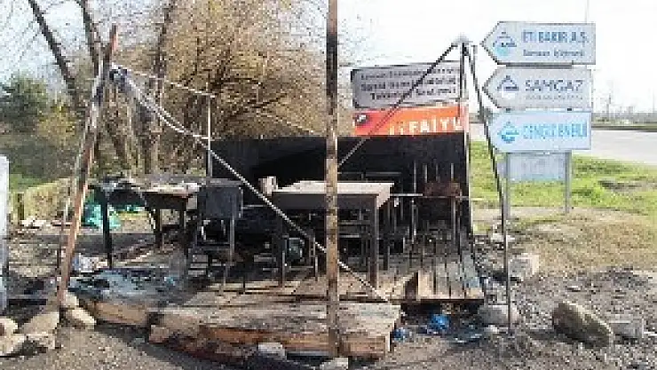 Eylem Çadırını Ateşe Verdiler