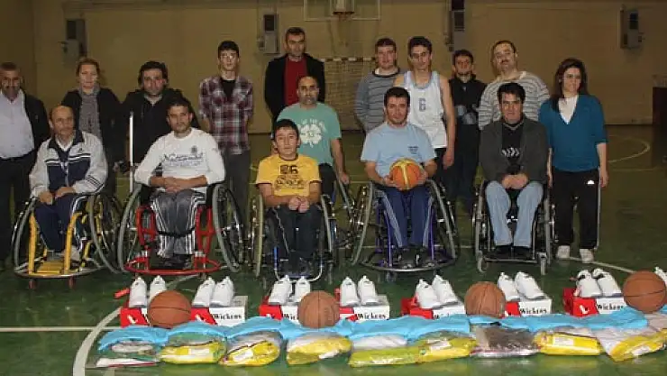BASKETBOL TAKIMI KURMAYA ÇALIŞAN ENGELLİLERE DESTEK YAĞIYOR  