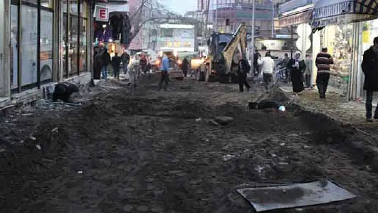 Uzun Çarşı'da çalışmalar devam ediyor