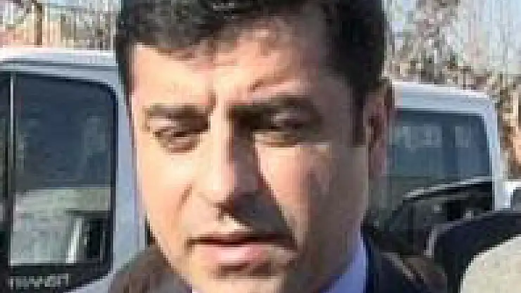 <font style'color: red'><blink>CANLI</blink></font>  'Ortak dilimiz Türkçe'dir'