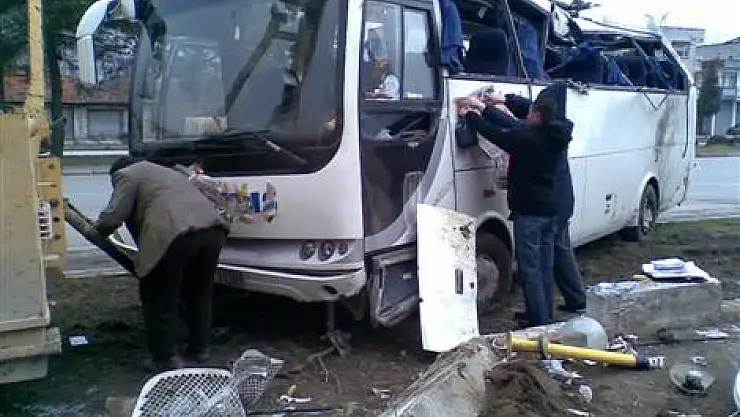 Çarşamba'da Trafik Kazası: 1 Ölü, 13 Yaralı