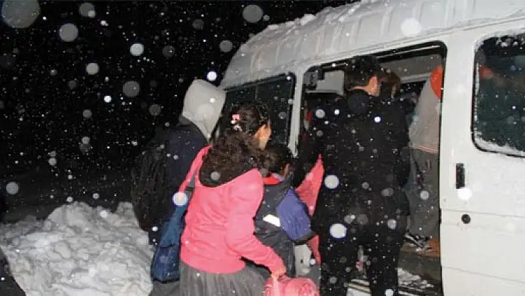 Salıpazarı'nda öğrenciler mahsur kaldı…