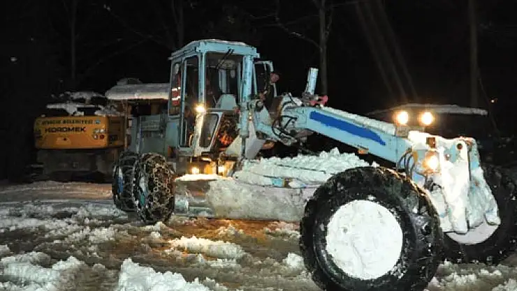 Ayvacık' da kar temizleme çalışması başladı  