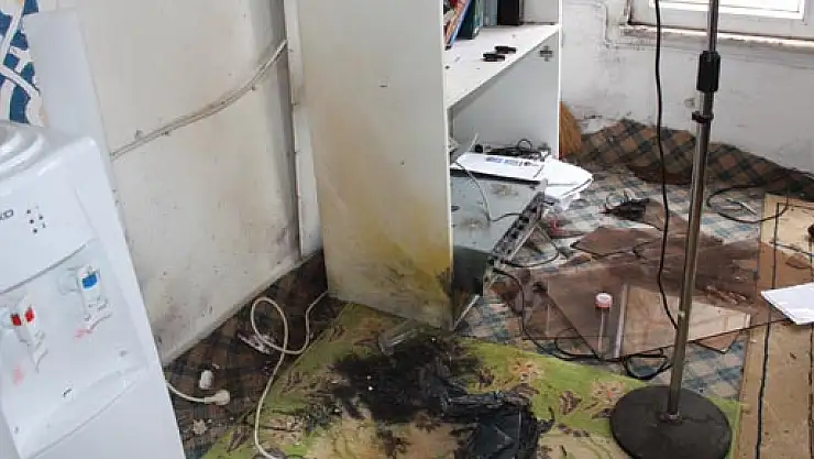 Camiye Yıldırım Düştü  