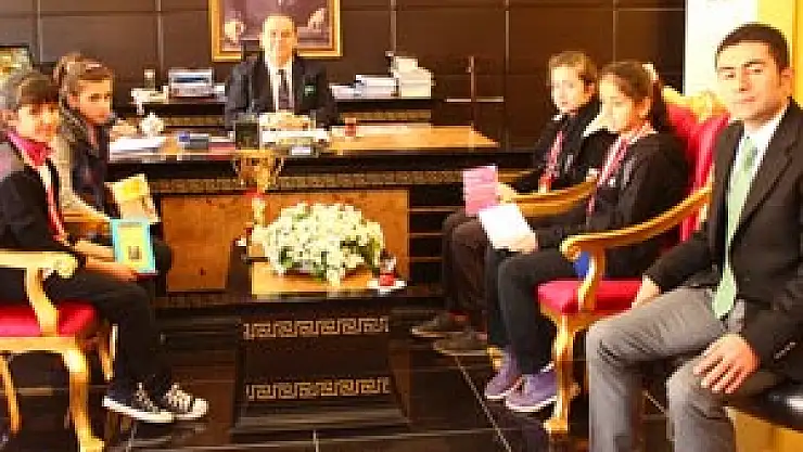 İl birincileri Kaymakam ve Milli Eğitim Müdürünü ziyaret etti