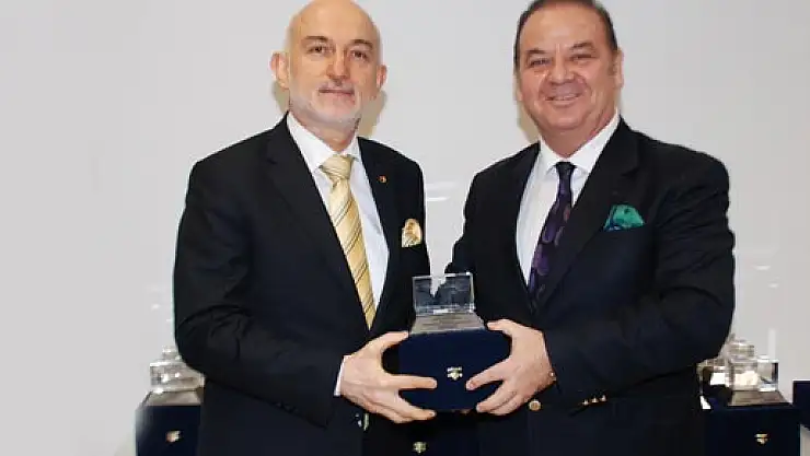 Çarşamba TSO'dan Meclis Üyelerine plaket..