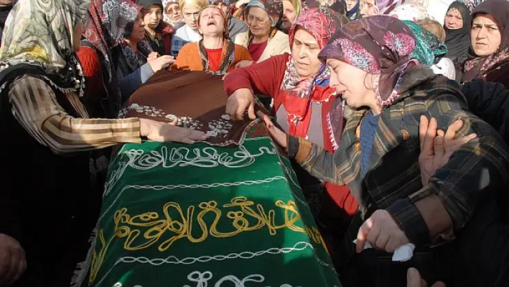 Eşini 8 El Ateş Ederek Öldürdü