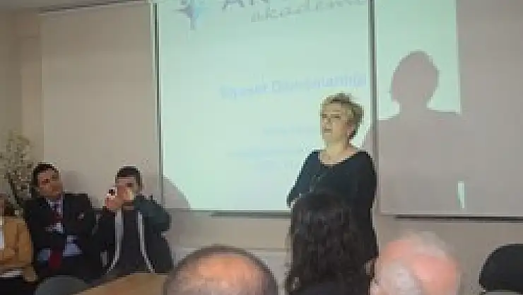 Siyasetçilere Beden Dili Ve İletişim Eğitimi