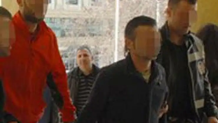 Ruhsatsız Silaha 3 Gözaltı