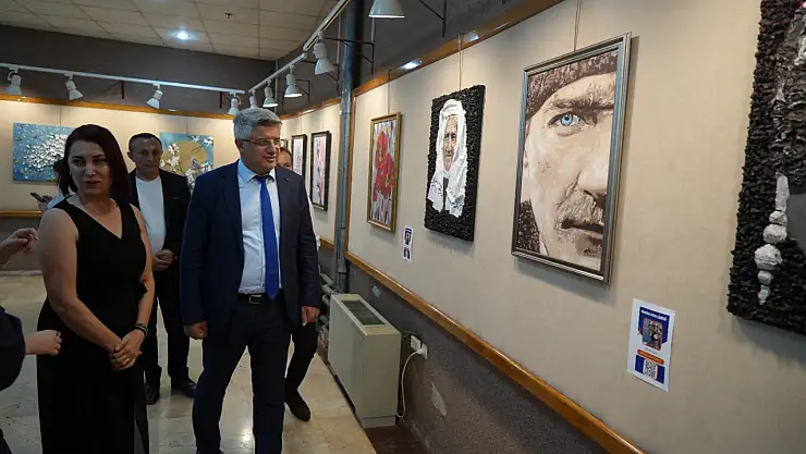 21 öğretmenin eserleri sergilendi