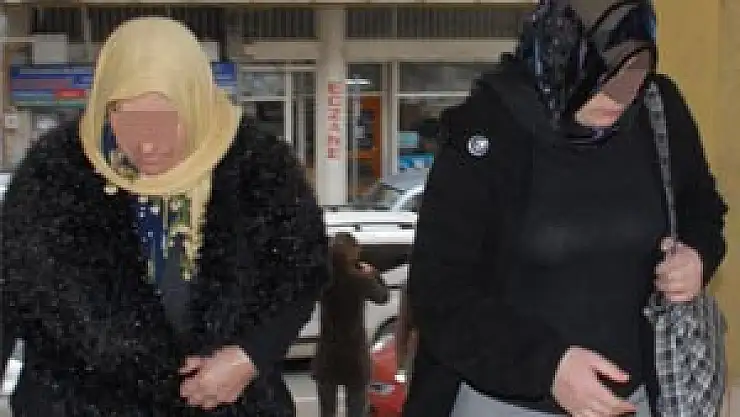 Ziynet Eşyasi için girdikleri evden çuvalla Fındık çalınca yakalandılar