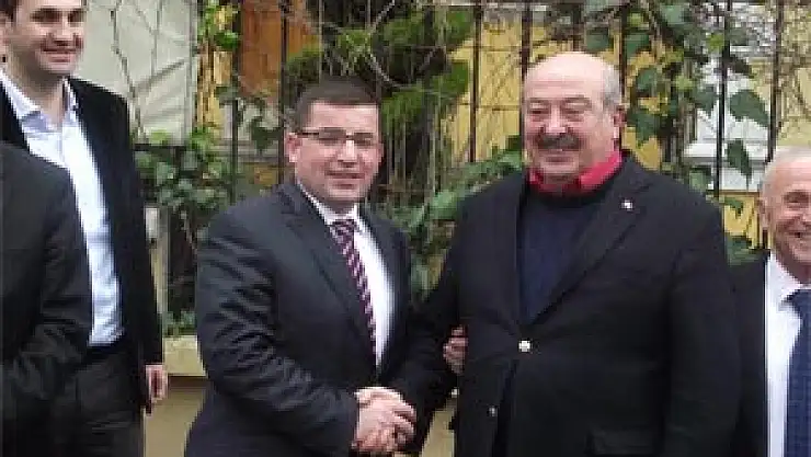 Ahmet Yılmaz, ziyaretlerini sürdürüyor