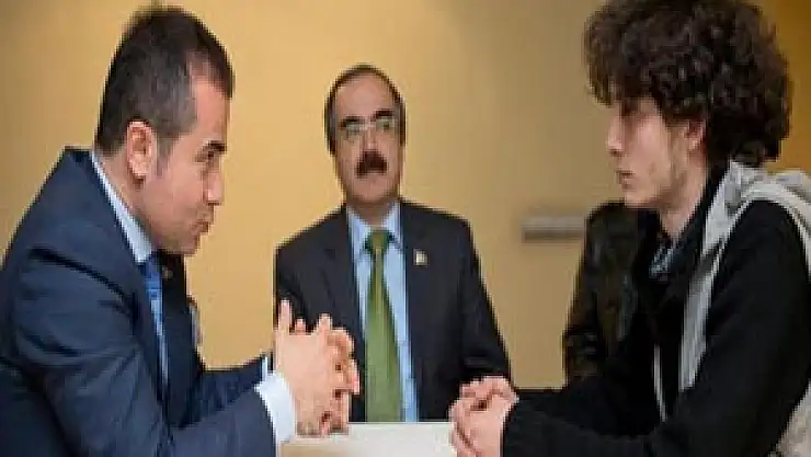 Bakandan Yumurta Atmak İsteyen Öğrenciye Jest