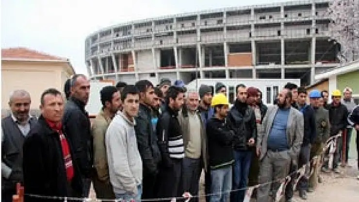 TİMSAH ARENA'DA İŞÇİLER İŞ BIRAKTI 