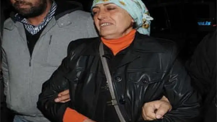 GELİNİNİ TORUNUNUN GÖZLERİ ÖNÜNDE ÖLDÜREN KAYNANA YAKALANDI