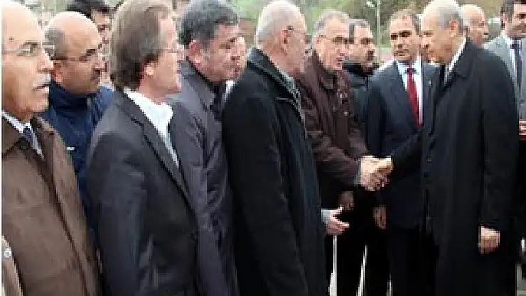 Bahçeli, Samsun'dan Geçti