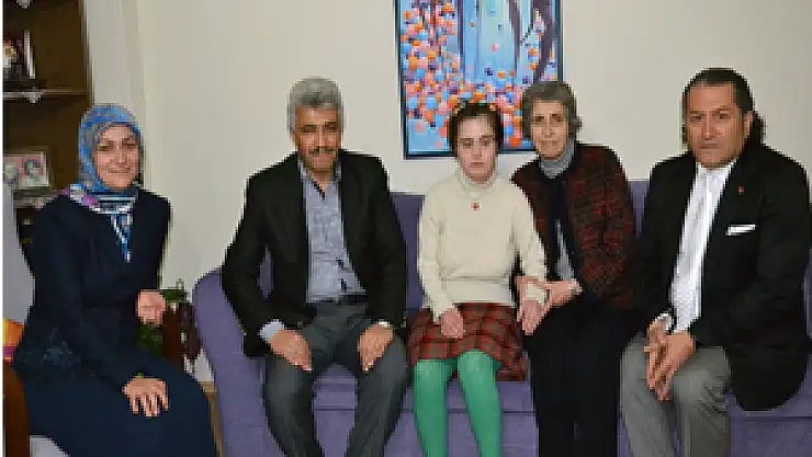  Ak Parti'den Down Sendromlu Çocuklara Ziyaret