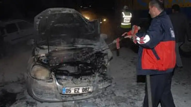 Kamyonet Otomobil İle Çarpıştı: 1 Yaralı