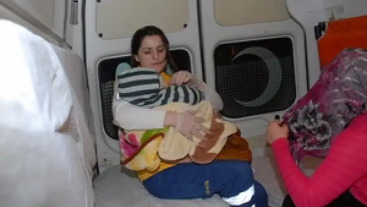 BEBEĞİYLE DENİZE ATLAYIP İNTİHAR ETMEK İSTEDİ