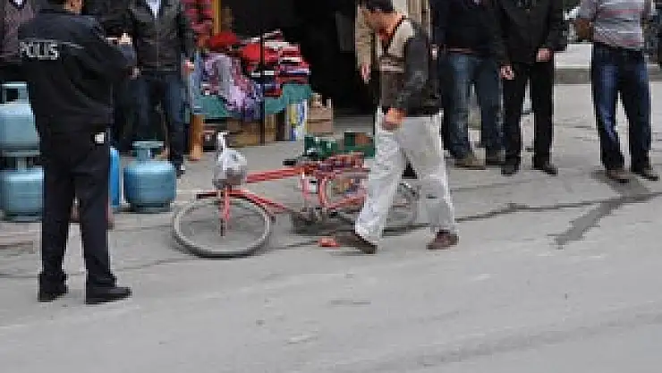  Otomobil Bisiklete Çarptı: 1 Yaralı