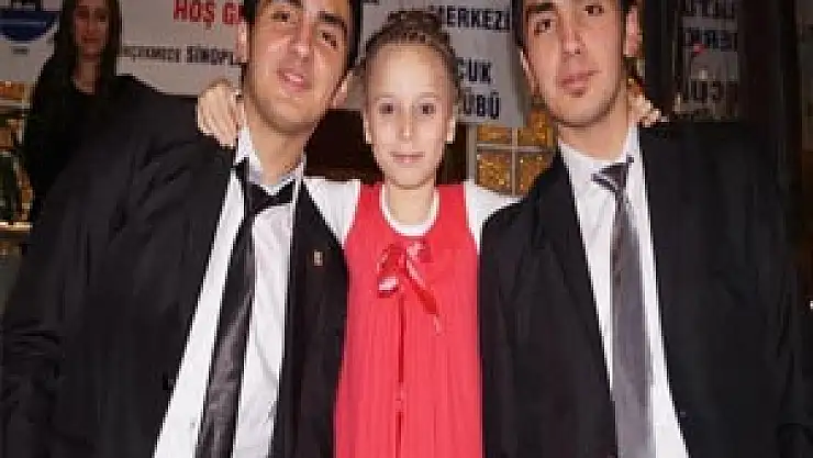  İKİZ KARDEŞLERİ DENİZ AYIRDI