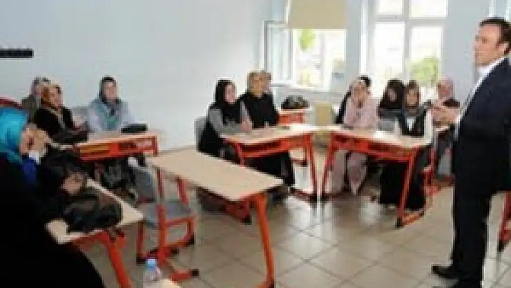 Annelere nasihat verdi