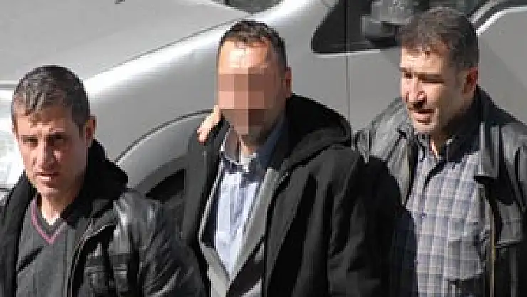 İŞ ARKADAŞINI BIÇAKLA AĞIR YARALADI