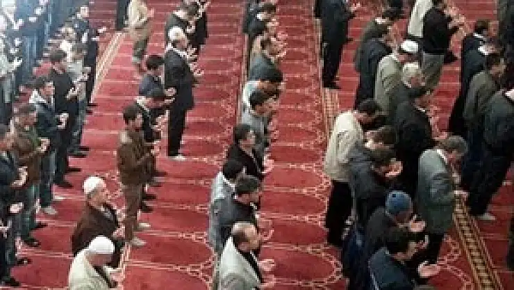 Camilerdeki motifli halılar için kesin talimat