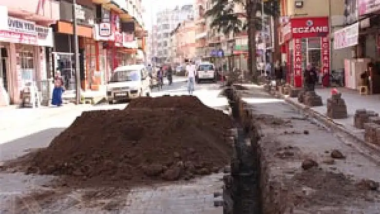  Doğalgaz Çalışmaları Şehrin En İşlek Caddesinde