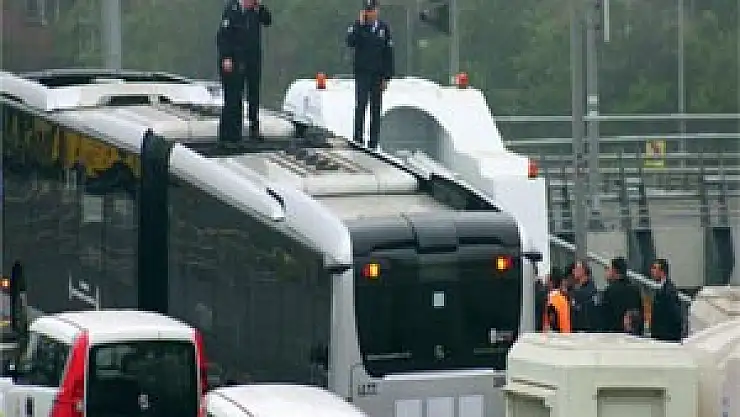 Ceset bir gün garajda beklemiş