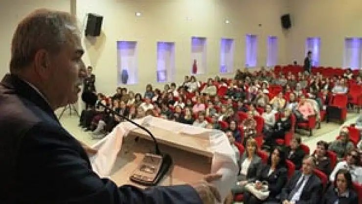  MESLEKTE 30 YILI DOLDURAN HEMŞİRELERE ÖDÜL