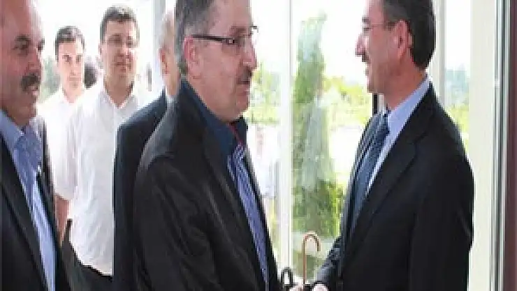 AKİLLER ÇARŞAMBA'DA