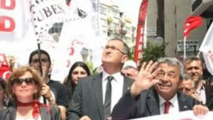 Kamer Genç, Başbakan'a yüklendi