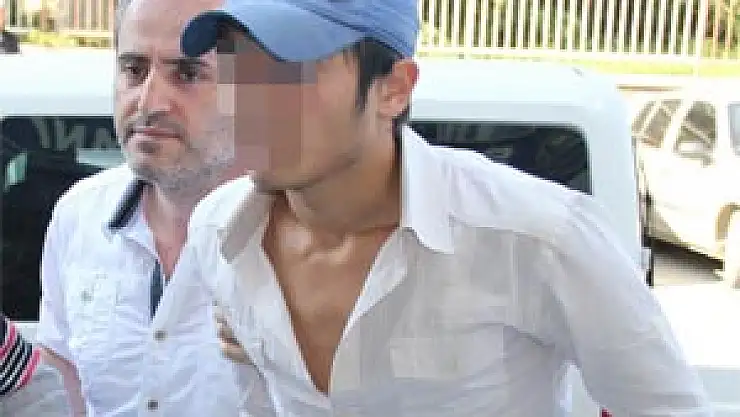 Okula Giden Lise Öğrencisini Bıçakladı